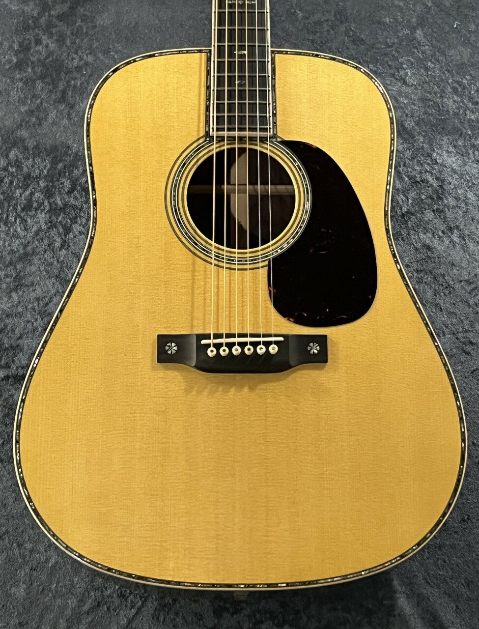 Martin 【試奏動画あり】【現地選定品】Custom D Style42 Wild Grain East Indian Rosewood #2748201【黒澤楽器日本総本店】