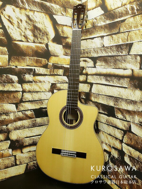 コルドバ GK Studio Negra GK スタジオ ネグラ ソリッドヨーロピアンスプルースをトップに、インディアンローズウッドをバック＆サイドに用いたギター GK Studio Negra(GKスタジオネグラ)は、姉妹モデルであるGK Studio (GKスタジオ）と同じく、 ソリッドヨーロピアンスプルースをトップに使用していますが、低音の鳴りと力強い音色を出すために インディアンローズウッドをバック＆サイドに使用しました。 メイプルのバインディングとエボニーカラーのチューナーによってコントラストが、ギターの美しさを引き立たせて魅せています。 さらに Fishman Presys Blend pickupを搭載したことによって、このギターは実践的な楽器となりました。 湿度や気温によるネックの変化に対応可能なアジャスタブルロッド仕様です。 オープンプライス ギグバック付属 詳細はお問い合わせくださいませ。 　※画像は以前入荷した個体のものです。 　　現在の店頭個体の画像ご希望の方はお気軽にお問い合わせくださいませ。 ・ご注意 ※掲載商品売却の際、サイトからの削除は迅速を心がけておりますが、 　タイムラグが発生することがございます。 　店頭でも販売しております商品ですので、万一ご注文後に売り切れとなっておりました場合は、 　誠に申し訳ございませんがご容赦ください。 　店舗での試奏やご購入をお考えの方は事前にTEL、またはメールにてご連絡いただけると確実です。 ・お問い合わせ 全国通信販売も承っております。 各部拡大画像・サンプル動画もお送り致しますのでお気軽にお申し付け下さい。 楽器をお渡しする際にお好みの高さに弦高調整いたします。 (一部の商品は楽器の性格上調整できない場合もございますのでご了承ください) 楽器の詳細及び通信販売の手続き方法など ご不明な点などございましたら、お気軽に店舗までお問い合わせ下さい。 クロサワ楽器 日本総本店 2F クラシックギター専門フロア TEL 03-3363-7451 FAX 03-3371-9630 htnc@kurosawagakki.com 〒169-0073 東京都新宿区百人町1-10-8 【JR山手線 新大久保駅より 徒歩1分!】 ・買取、下取り 買取、下取りも大歓迎です!お気軽にご相談ください! ・ご案内 クロサワ楽器日本総本店 2F クラシックギター専門フロアTOP はこちら 専門店の集合体!!楽器の販売・修理に関する事なら当店にお任せ下さい!!