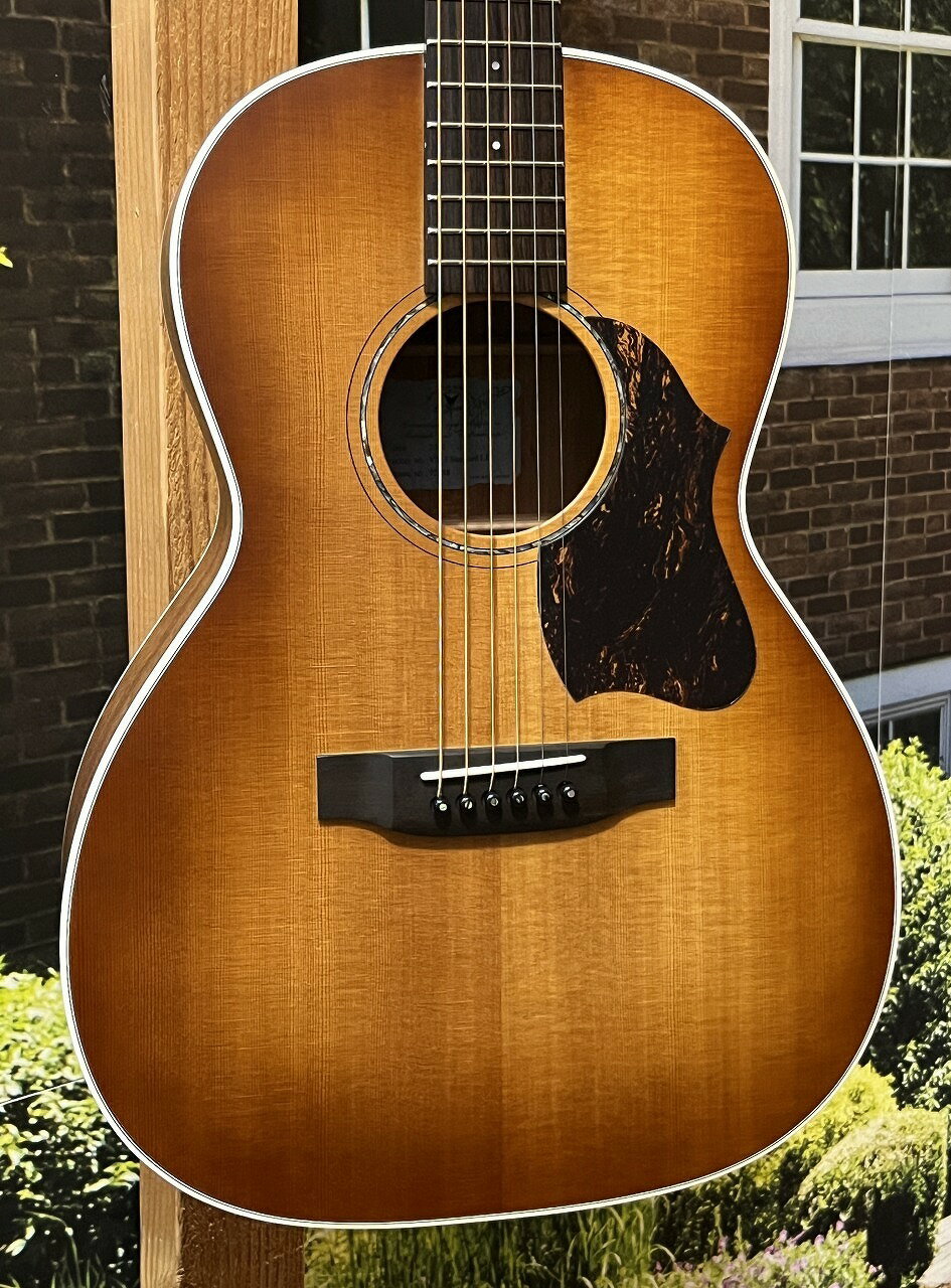 【高価買取キャンペーン中】 只今 アコースティックギターの高価買取キャンペーンを実施中です。 他店よりも高い買取金額でお受けいたします。 メール【htn@kurosawagakki.com】でもご相談を承っております。 今は弾かなくなった、もしくはステップアップ買い替えの為に、 大切なギターをお売りするお客様は 是非一度、お気軽にお問い合わせ下さい。 ------------------------------------------------------------------ 【ショッピングクレジット無金利＆超低金利キャンペーン】 最大48回払いまで金利手数料0%!!　 48回以上も超低金利でお得！ 【 分割54回で1%／分割60回で2% ／分割84回で5% 】 ※各種分割払い(クレジットカード、ショッピングクレジット)ご利用いただけます。 詳しくはお電話もしくはメールにてお気軽にお問合せくださいませ。 ------------------------------------------------------------------ VINCENTは日本が誇る国産ギターの雄、ヤイリギターに所属していた小川浩司氏が、高品質且つ時間を掛け丁寧に作り上げていくヤイリギターのコンセプトはそのままに、ただヤイリギターとは一味違うギターを製作する為、独立し立ち上げたブランドとなります。岐阜県美濃加茂市に拠点を持つVINCENTはおしゃれなギターデザインを特徴としながら、日本製ハンドメイドの丁寧な作り、より良い演奏性を追求したブランドです。 本器は小振りなボディサイズ(ヤイリギターの00サイズくらいです)に635mmスケールを採用したモデル。 14フレットジョイント、ソリッドヘッド、艶消し仕上げのギターとなります。 ご自宅などで気軽に演奏するには最適なボディサイズで、爪弾いて弾くには最適なギターです。 表板にスプルース単板材、側板・裏板にサぺリ材を使用、エボニー指板・ブリッジ、マホガニーネック ナット幅42mmのややVのネックシェイプが女性の方、手の小さい方にお薦め、スムーズな握りが自然と弾きたくなるモデルです。 ※本個体はLBカラーのギターとなります。 ヤイリギター工場にて時間を掛け丁寧に製作された後、小川氏の元で更なる高みへとセットアップされたギター、VNCENT、1本1本に納得の弾き易さと音が存在しています。 専用ハードケース ナット幅42mm　弦長635mm ★当店は試奏室も完備しております。静かな環境でじっくりと選びたい！他のお客様が気になって集中できない！同じ環境で個体を選びたい！等、ご納得いただけるまでご試奏いただけます。 ※試奏室をご利用希望のお客様は事前にご来店日時をご指定いただけるとスムーズにご案内出来ます。 また系列店舗の在庫品であれば、お取り寄せ可能ですので、試奏室で弾き比べも出来ます！ ※事前にご相談、お問い合わせ下さいませ。 ★リペアマン常駐の店舗です。弦高など無料で調整してから発送することも可能です。 アフターサービスやメンテナンス等、行き届いたサービスをお約束します。 ★中国人スタッフも在籍しております！ 撮影機材の性能や、お使いの画面環境によって実物と色味が異なって映ることがございます。 予めご了承をお願い致します。 掲載商品売却の際、迅速にサイトから削除するよう心がけておりますが、 店頭ならびに複数のWEBサイトで併売している関係上、更新にタイムラグが生じる場合がございます。 万が一、ご注文いただいた商品がすでに販売済みであった場合は、 何卒ご容赦頂けますよう伏してお願い申し上げます。 また店舗での試奏やご購入をお考えの方は事前にTEL、またはメールにてご連絡頂きたく存じます。 クロサワ楽器　日本総本店アコースティックギターフロア お電話 03-5386-9630 E-Mail htn@kurosawagakki.com