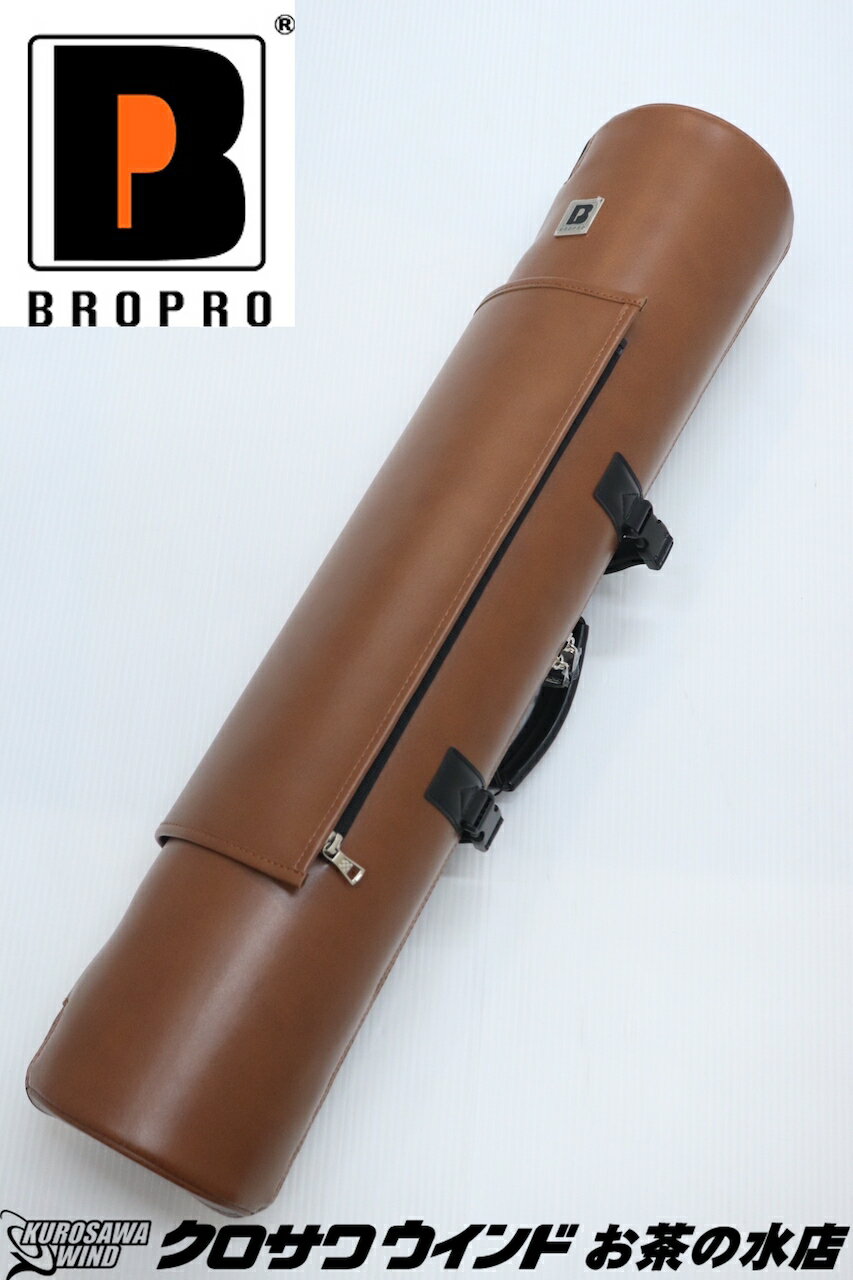 BROPRO P702CTL *Leather Brown ソプラノサックス 楽器ケースなの？と思わず疑ってしまいそうですが、 筒状のソプラノサックス用ケースなんです。 ファスナーと取り外し可能の楽譜入れのバックルがあることで、 楽器の落下を未然に防げます。 収納スペースは多くありませんが、 マウスピース、ネックが収納できるポーチが付属するので安心です。 ＊レザーブラウン ・ソプラノサックス用ケース ・重量：約2.4 kg ・主要メーカーは勿論、ビックベルにも対応しております。 ワンピース、デタッチャブル収納可。 ※その他、対応モデルについてはお問い合わせください。 ・ファスナー ・斜め掛け用ショルダー 1本 ・マウスピース/ネックポーチ ・直径：約15 cm ・長さ：約71 cm ※入荷時により、仕様・デザインが異なる場合がございます。 ※お客様ご都合による、キャンセル・返品は出来かねます。 保証・お問い合わせ等 お問い合わせは下記までどうぞ!! サックス専門店 クロサワウインド　お茶の水サックスフロア 03-5259-8191 windocha@kurosawagakki.com ■お支払い方法に関しましては 銀行振込、代金引換、各種クレジットカード、 ショッピングクレジットの分割払いがご利用頂けます。 ■万が一、 商品の在庫が店頭・取扱元に欠品中でしたらご予約またはキャンセル希望のご連絡をさせて頂きます。 ■次回入荷待ち商品の場合、 納期についてご連絡をさせて頂きますが、輸入状況によっては更に翌便となる場合がございます。 ■当社スタッフより検品をさせて頂いてから 発送致しますのでご安心くださいませ。 ■ご購入後の返品、交換は致しかねます。 ご了承くださいませ。 ご覧の商品以外にも在庫多数! アクセサリーもケースも大特価でご案内! サックス専門 お茶の水サックスフロアです!