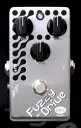 ARION CHORUS MOD”などで好評を博している「E.W.S.」から、画期的なFUZZ/DISTORTIONエフェクト・ペダル「Fuzzy Drive」の登場です!「Fuzzy Drive」のGainコントロールを上げていくと、あの名機「BLACKCAT OD‐1」を彷彿とさせるような強烈なファズ・ディストーションを生み出し、可変幅の広いToneコントロールによって多彩なサウンドを演出します。そしてGainを下げ目にしてVolを上げていくと、ヴィンテージ“Tone Bender”風のファズ/ブースターとしてアンプの歪み増強にも利用できます。スイッチは、もちろんトゥルー・バイパス方式ですので、エフェクトOFF時の音痩せの心配はありません。 Specs Size (W/D/H): 65mm X112mm X 50mm Weight: 240g True Bypass Switching power Consumption:9VDC/6mA Battery Type:9VDC(006P)x1 AC Adapter (Optional): 9VDC, Negative Tips (Regulated recommended) 定価￥15,000 (税込み￥15,750)