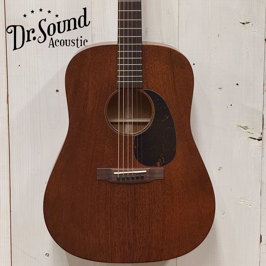 ≪ショッピングクレジット無金利＆超低金利キャンペーン実施中！！≫ 期間限定で対象商品は最大48回払いまで金利0％ （54回 2%、60回 2.8％ 、84回 7.6％ ） ※一部対象外がございます。詳細はお問い合わせください。 ----------------------------------------------------------------------------------------- Made in USA　オールマホガニー単板仕様の人気モデル15シリーズ。 Topを含めたボディ材に全てマホガニーを使用したマーティンの伝統的なスタイル15シリーズは、 当時シングルオーなどのパーラーサイズのみ生産の廉価モデルでしたが、 軽快でいて温かみのある音色と、素朴なルックスは根強いファンも多い人気モデル。 各ボディシェイプがラインナップに加わったのは90年代に入ってからで、現在まで生産され続けています。 ボディはマホガニーALL単板、ローズウッド指板&ブリッジ、べっ甲柄ピックガード、ブラックボタンノブのオープンバックチューナー、 オールドデカールロゴ、モディファイドローオーバルネックシェイプ、スタンダードテーパー、ロングスケール、42.9mmナット幅、 ノンスキャロップドXブレーシング、 バインディングを省いたシンプルな外観ながらUSA製ならではの本格的なスペック。 ドレッドノートボディのふくよかな鳴りとマホガニーの温かさはベストマッチ、軽いタッチで箱全体がよく響きます。 ゆったりとしたフィンガーピッキングの甘い音色は耳に心地よく、フラットピックでのストロークでは軽快によく鳴ります。 ボディ重量は驚くほど軽量でドレッドノートの大きさを感じさせない扱いやすさも魅力です。 【仕様】 ボディサイズ：ドレッドノート トップ：マホガニー単板 サイド：マホガニー単板 バック：マホガニー単板 指板：ローズウッド ブリッジ：ローズウッド カラー：ダークマホガニー（サテンフィニッシュ） スケール：約642.5mm ナット幅：約42.9mm ギグケース付属 ※掲載商品売却に対応した在庫表示の反映は迅速を心がけておりますが、 タイムラグが発生する場合がございます。予めご了承ください。 ※撮影環境やお使いの画面環境によって実物と色味が異なって映る場合がございます。 　予めご了承下さい。 【専任スタッフ在籍店舗】 当店はギター専任スタッフが在籍！ ご購入からアフターケアまで、丁寧にサポート致します。 ご購入前にお好みの弦高の高さが御座いましたら、 無料で調整致します。お気軽にお申し付け下さい。 ご購入後も、保証期間内であれば無料で点検、調整致します！ -------------------------------------------------------------------------------------------- G-CLUB UMEDA 〒530-0001 大阪市北区梅田2丁目4-9　BREEZE BREEZE　4F TEL：06-6131-9651 アドレス：g-umeda@kurosawagakki.com 【アフターサービス】 当店はリペアマン常駐の店舗です。 弦高など無料で調整してから発送することも可能です。 アフターサービスやメンテナンス等、行き届いたサービスをお約束します。 【買取・下取・委託】 楽器買い取り＆下取強化中！ Martin・Gibson、Fenderはもちろん、ヴィンテージや、マニアックなメーカーの楽器も高価買取いたします！！ また、委託品もお預かりも可能でございます。 お気軽にお問い合わせ下さいませ。