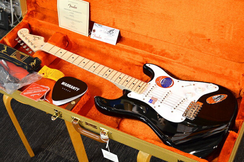 【新品】Fender Eric Clapton Stratocaster Maple Fingerboard ～Black～ #US22023350 【3.68kg】【池袋店】のサムネイル