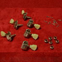 The Clone Tuning Machines for 59 LP Nickel [9214] Original Kluson同様に、既成品の殆どに使用されている鉄製のポストから、ブラス製のポストへ、また内部のワッシャー等もプラスティックからブラス製に変更することで、より音楽的なサウンドが得られます。75年までのギブソンの一部モデルには 、まさにその “Original Kluson “が搭載されていました。1コブ、2コブのつまみはともにMontreuxオリジナルを使用。若干の着色を施し、Vintage同様の位置にセットしてあります。なお、本品は世界のGOTOH社製、その精度は抜群です。オリジナルのブッシュ、汎用のスクリューが付属します。