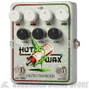 - Electro-Harmonix Hot Wax Dual Overdrive - ギターにもベースにも素晴らしいトーンをもたらす Hot Wax は、EHX の Hot Tubes と Crayon を1台に融合したパワフルなデュアル・オーバードライブペダルです。各セクションを個別で使用することも、両セクションを同時に 使用することで2つのセクションをスタックし、Hot Tubes を Crayon でドライブさせることも可能です。マスター EQ (Treble、Bass) と Blend コントロールは、パワープレイヤーが求める柔軟性に富んだトーンに応えます。Hot Wax は、プレイヤーにインスピレーションを与えられる素晴らしいオーバードライブのさらなる進化形なのです。 - 特徴 - フルレンジ・オーバードライブと1970年代の CMOS方式の Hot Tubes オーバードライブをリイシューした Hot Tubes Nano とのコンビネーションペダル。 Crayon と Hot Tubes の各セクションを独立して使用でき、さらに同時に使用すれば2つのセクションをスタックして Hot Tubes を Crayon でドライブさせることが可能。 ギターとベースのどちらで使用しても素晴らしいサウンドを生み出します。 Blend コントロールはドライシグナル（原音）と歪み成分（エフェクト音）のミックスバランスを調整可能で、特にベースで使用する場合に効果を発揮します。 マスター EQ セクションの Bass と Treble コントロールは、トーン・コントロールの幅と柔軟性をさらに向上させます。 ON/OFF 切替時のポップノイズを低減させるフットスイッチを採用。 電源：JP9.6DC-200 アダプター付属