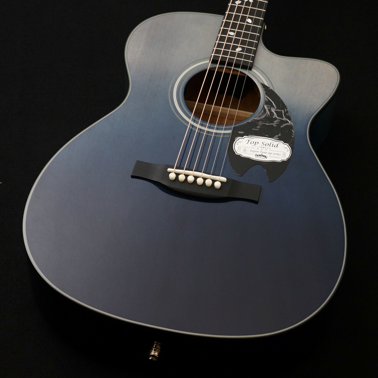 ～～ショッピングクレジット分割金利無料＆超低金利キャンペーン開催中！～～ ただいまクロサワ楽器町田店では期間限定でショッピングクレジット分割金利0％キャンペーンを実施中です。 48回払いまで金利手数料0%！それ以上の回数も54回2.0%、60回2.8%、84回7.6%と超低金利実施中！(一部対象外の商品もございます) □本モデルのお薦めポイント! ・サイド&バックに国産の桜材を使用した初のJTシリーズ！ ・小ぶりで抱えやすいサイズ感！ ・ピックアップ搭載のエレアコモデルなので、ライブや録音にも即使用可能です！ ヘッドウェイ、ジャパンチューンナップシリーズより、桜材を用いたモデルが登場！ JTシリーズは、主な製造作業は海外で行いながらも、ヘッドウェイ熟練の職人達が細部に渡り調整を行い、高いコストパフォーマンスと演奏製を向上させたシリーズです。 ヘッドウェイ上位機種同様に加工精度を問われる「アリ溝ジョイント」と「ネックの後仕込み」の手法を採用。 また、ヒール部にストラップピンを標準装備しています。 トップにはスプルース単板、サイド＆バックには品番に含まれるJS=Japanese Sakuraが意味するように、アコースティックギターの側面と背面である「サイドバック」にラミネートされた国産の桜材を使用しています。 10年以上にわたる桜ギター製造の経験の中で開発してきた、塗装職人の技術力を要するシースルーのグラデーションカラーを施し、桜材特有の温かみのある淡い桃色の木肌の魅力を引き立てています。 カラーリングはこれまでの桜ギターから踏襲し、春夏秋冬に合わせたカラーリングをチョイス。 本モデルは夏をイメージしております。 ヘッドトップと指板には桜ギターモデルの多くで採用してきた、桜をモチーフとした装飾を施しています。 素材には光の反射角や見る角度によってその輝きが変化する天然の白蝶貝を用いており、桜ギターとしての個性を際立たせます。 指板材には高い密度を持つミカルタを採用。 エボニーにもよく似た黒々とした見た目と、優れた耐久性が特徴です。 ボディシェイプは取り回しの良い小ぶりなカッタウェイシェイプを採用。 最大幅が約380mm、最大厚が約106mmの小ぶりなボディは体の小さいプレイヤーでも抱えやすく体にフィットするため、リラックスして演奏に取り組むことが出来ます。 ハイフレットへのアクセスを可能にしたカッタウェイ仕様により、コードストローク中心の演奏だけでなく指弾きによるソロギターなど、幅広い音楽表現をお楽しみいただけます。 ピックアップも搭載されておりますので、ライブや録音、配信等にも即お使いいただけます。 オリジナルギグバッグ付属 メーカー1年保証 Body Top:Solid Sitka Spruce Body Side&Back:Laminated Japanese Sakura Neck:Nato Fingerboard:Micarta Nut:Bone Saddle:Bone Bridge:Micarta Machineheads:Rotomatic Type Pickup:Fishman Sonitone Scale:628mm(24.75inch) Width at Nut:43.0mm Neck Grip:C Fingerboard Radius:400R Bracing:Scalloped X Bracing 【駐車場のご案内】 町田マルイ・モディの提携駐車場がご利用頂けます。 ・税込2,000円以上のお買い上げで1時間無料 ・税込5,000円以上のお買い上げで2時間無料 【中古買取・下取り強化中!】 大切にされていた楽器、思い出の楽器、お気持ちの分も含めた高額査定。 店頭にお持ちいただくのは勿論、ご郵送や出張買取も承ります。 査定、出張、お問い合わせすべて無料です。 まずは、お気軽にご相談ください。 ※ご購入前に必ずお読み下さいませ。 掲載商品売却の際、迅速にサイトから削除するよう心がけておりますが、ショッピングページの更新にタイムラグが生じる場合がございます。 万一ご注文後に売り切れとなっておりました場合は、 誠に恐れ入りますがご容赦ください。 店舗での試奏やご購入をお考えの方は事前にTEL、またはメールにてご連絡いただければ確実です。 なお商品のお届けは最終的に点検、調整を行った上での出荷となります為、お届けに2～3日いただく場合がございますので、予めご了承下さい。 お使いの画面環境によって実物と色味が異なって映ることがございます。 クロサワ楽器 町田店 町田modi7F TEL 042-812-2766 E-MAIL:machida@kurosawagakki.com