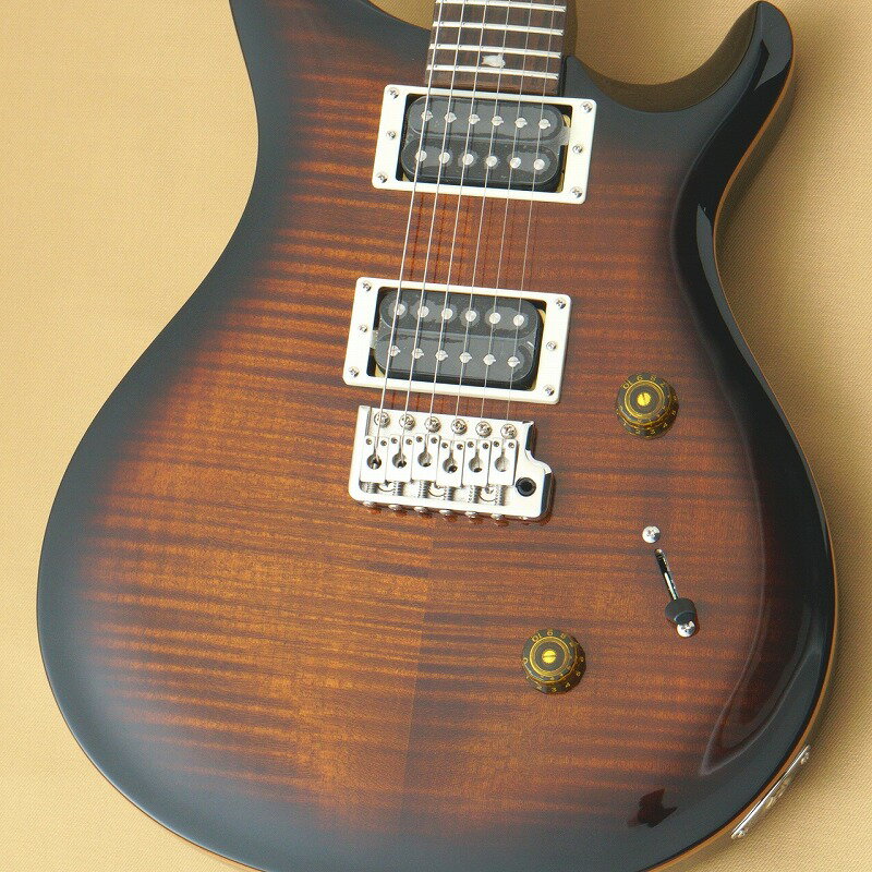 〜〜ショッピングクレジット分割金利無料＆超低金利キャンペーン開催中！〜〜 ただいまクロサワ楽器町田店では期間限定でショッピングクレジット分割金利0％キャンペーンを実施中です。 48回払いまで金利手数料0%！それ以上の回数も54回2.0%、60回2.8%、84回7.6%と超低金利実施中！(一部対象外の商品もございます) 高級感あふれるサンバーストに、立体的な杢目が映える「Black Gold Sunburst」カラーのSE Custom 24が入荷いたしました。 本機は、PRSのフラッグシップ“Custom 24”のデザインとサウンドを継承しつつ、手の届きやすい価格帯で提供されるSEシリーズの人気モデル。 杢目の際立つフィギュアドメイプルトップとマホガニーバックによる美しいボディは、ルックスだけでなく、芯のある中低域と抜けの良い高域を実現しています。 メイプルネック（Wide Thinシェイプ）とローズウッド指板、24フレット仕様にPRSトレモロブリッジを搭載。 ピックアップは85/15 “S”を2基搭載し、Push/Pull式トーンノブによるコイルタップ機能で多彩なサウンドメイクが可能です。 クラシカルなスタイルの中にモダンな機能性を備え、ステージ映えするルックス、快適なプレイアビリティ、そしてジャンルを選ばない柔軟なサウンドバリエーションが魅力の1本です。 是非お問い合わせください。 重量：3.53kg 付属品：ギグバッグ、保証書付 【SPEC】 BODY : Maple with Figured Maple Veneer(Top)Mahogany(Back) NECK : Maple NECK SHAPE : Wide Thin FINGERBOARD : Rosewood INLAY : Birds SCALE : 25" FRET : 24 BRIDGE : PRS Patented Tremolo, Molded TUNER : PRS SE Tuners HARDWARE : Nickel PICKUP : 85/15 “S” CONTROL : 1vol,Push/Pull tone,3-Way Blade PU Selector serial：CTIG054019 ※お使いの画面環境によって実物と色味が異なって映ることがございます。予めご了承下さいませ。 ※掲載商品売却に対応した在庫表示の反映は迅速を心がけておりますが、 タイムラグが発生する場合がございます。予めご了承ください。 ※各種分割払い(クレジットカード、ショッピングクレジット)ご利用いただけます。 詳しくは担当スタッフまで! 楽器買い取り＆下取強化中！ クロサワ楽器町田店　エレキ担当まで 住所 〒194-0013 東京都町田市原町田6-2-6 町田modi 7F TEL:042-812-2766 E-Mail machida@kurosawagakki.com