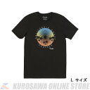 -Cali Coastal Record Player Men's Tee, Blue- カリフォルニアビーチの雰囲気をあなたのワードローブに。 レコードにインスパイアされた目を引くデザインも魅力です。100％コットン。 ※商品画像はサンプル画像となります。 -SPECIFICATIONS- カラー：Black 原産国：NI 素材：100% Cotton モデル番号：9112004506