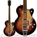 Electromatic Center Block Jr.ギターは、大音量でのピ ュアでパワフルなGretschサウンドを実現するためにデザインされています。 G5655TQM Electromatic Center Block Jr. Single-Cut with Bigsbyは、美しいキルテッドメイプルトップ、バック、サイドを採用したチェンバードスプルースのセンターブロックを備えた小ぶりなボディが特徴で、ダイナミックなレゾナンス、ハイゲインパワー、軽量な快適性を実現しています。 12インチラジアスのローレル指板には22本のミディアムジャンボフレットとNeo-Classicサムネイルインレイが施され、優れたプレイアビリティを提供します。 2基のBlack Top Broad?Tronハムバッカーを搭載し、大胆でダイナミック、かつ明瞭なトーンとパンチのあるサウンドが得られます。 各ピックアップのボリュームコントロール、マスタートーン、マスターボリュームとトレブルブリード回路の組み合わせにより、フレキシブルなサウンド設計が可能です。 グレッチのサウンド、スタイル、プレイアビリティに細心の注意を払って作られたこれらのモデルは、数十年にわたりグレッチを際立たせてきた、大胆不敵で存在感のあるサウンドを提供します。 -SPEC- Body Material: Laminated Maple Body Finish: Gloss Neck: Maple, Thin “U” Neck Finish: Gloss Fingerboard: Laurel, 12” (305 mm) Frets: 22, Medium Jumbo Position Inlays: Pearloid Neo-Classic Thumbnail (Laurel) Nut (Material/Width): Graph Tech NuBone, 1.6875” (42.86 mm) Tuning Machines: Die-Cast Scale Length: 24.6” (625 mm) Bridge: Anchored Adjusto-Matic Pickguard: Gold Plexi with Black Gretsch and Electromatic Logos Pickups: Black Top Broad?Tron (Bridge), (Middle), Black Top Broad?Tron (Neck) Pickup Switching: 3-Position Toggle: Position 1. Bridge Pickup, Position 2. Bridge And Neck Pickups, Position 3. Neck Pickup Controls: Volume 1. (Neck Pickup), Volume 2. (Bridge Pickup), Master Volume, Master Tone Control Knobs: G-Arrow Hardware Finish: Nickel Strings: Nickel Plated Steel (.010-.046 Gauges) Case/Gig Bag: Optional: Gig Bag 0996460000 / Hardshell Case 0996412000