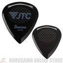 -JTC1R- Ibanez x JTC のコラボレーションで実現した “THE PLAYERS PICK”滑り止め加工を施したRubber Gripモデルが登場 JTC1Rは、 IbanezとJTCのコラボレーションで実現した新次元ピック、 ”JTC1”に滑り止め加工を施したモデル。 このピックは、何種類ものサンプルを作成し、 JTCアーティスト達との試行錯誤を経て完成した、ギタリストのための”THE PLAYERS PICK”です。 前身となるモデル”JTC1”をベースとし、 Rubber Gripによる滑り止め加工を施すことで、プレイ中の汗などによる落下や滑りを防止します。 Tritanと呼ばれるコポリエステル素材を使用した2.5mmの極厚仕様で、素早いピッキングを可能とすると共に、ハイブリッドピッキングとも親和性が高く、安定したトーンを生み出します。 ※商品画像はサンプル画像となります。 -Specification- ・Tritanは、透明性・耐薬品性・強靭性・成形性・耐熱性を兼ね備えた新世代のコポリエステル樹脂です。 通常のピックよりわずかに柔らかく、タッチ/アタックが軽やかで、ピッキングニュアンスの調整が容易です。 ・Rubber Gripによる滑り止め加工 ピック表面には、 Rubber Gripによる滑り止め加工を施し、プレイ中の汗などによる落下や滑りを防止します。 ・Ibanez x JTC のコラボレーションで実現した特別仕様 素材・厚み・エッジ処理など、何種類ものサンプルを作成し、 JTCアーティストと試行錯誤を重ねて決定したこだわりの仕様。 2.5mmの極厚仕様は、アタック感とエッジの効いたサウンドを奏で、奥行きのある音像を生み出します。 Ibanez KALEIDOシリーズのピックにも採用した新素材のTritanを採用。フィンガー(爪)ピッキングとの音質差が少なく、ハイブリッドピッキングにも適しています。 より精密なピッキングを求めて施されたエッジ処理。 ・形状:小型ティアドロップ(オリジナル形状) ・厚さ: 2.5mm ・素材: Tritan (コポリエステル)