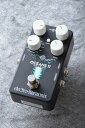 -Electro-harmonix OCEANS 11 Reverb- OCEANS 11は先進的な機能とリバーブとして欠くことのできない定番のものからエキゾチックなタイプまでの全11タイプを搭載したコンパクトなデジタル・リバーブペダルです。 ●HALL - 広々としたホールをモデルにした温かみのある汎用性の高いリバーブです。 ●SPRING - ヴィンテージリバーブのアイコン的存在である1962年製のFenderR 6G15リバーブユニットをキャプチャーしました。 ●PLATE - 1960〜70年代にかけてハイエンドなレコーディング・スタジオでよく見かけたスムースでブライトなメタルプレート・リバーブをエミュレートして います。 ●REVRS - スタジオで一般的に行われるリバース・リバーブです。 ●ECHO - シンプルなデジタルディレイとプレートリバーブを組み合わせたエコーエフェクトです。 ●TREM - ホールリバーブのドライ/ウェットの両方にトレモロエフェクトを組み合わせました。 ●MOD - リバーブにコーラスやフランジャーなどのモジュレーションを組み合わせます。 ●DYNA - スウェル、ゲート、ダッキングのダイナミック系エフェクト3種を切り替えられる独創的なリバーブ・アルゴリズムです。 ●AUTO-INF - 新たに入力された音やコードを検出したときに、現在の演奏を聞きながら新しいリバーブにクロスフェードする独創的なリバーブです。ディケイタイムを長く設定すると効果的です。 ●SHIM - リバーブ音に豊かなオクターブシフトのハーモニーを加えます。 ●POLY - 2方向のピッチシフトで構成された驚くほど空間的なポリフォニック・リバーブ音です。 内部Tailsスイッチは、ペダルをバイパスにした際にリバーブエフェクトが自然にフェードしていくか、OFFにした瞬間にリバーブ音を遮断するかを選択できます。また、ほとんどのリバーブタイプでインフィニティ・リバーブ機能を使用できます。