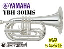 YAMAHA 人気の国産ブランド「ヤマハ」は、長年積み重ねてきた楽器造りの匠の技と総合楽器メーカーとしての持ち得る技術を注ぎ込んだ、初心者からプロ奏者まで幅広く支持されているモデルを製作しています。 YBH-301MS 芯のある明快な響きで、中低音域を力強く歌い上げるマーチングバリトン。 YBH-301MSは、特にマーチングのために開発された太い管体を持つモデル。 バリトンならではの明るく豊かな響きはそのままに、誰にでも吹きやすく扱いやすい重量バランスを達成。 フィールドでの自由なアトラクションが可能です。 調子：B♭ 仕上げ：銀メッキ仕上げ ベル材質：イエローブラス 重量：2.5kg バルブシステム：3ピストン ベルサイズ：254mm ボアサイズ：14.5mm 第一調節指掛付き ◎付属品 マウスピース：SL-48L オリジナルケース（BHC-301M） ※クリアラッカー仕上げ（特別生産）のご注文も承っております。 納期やお値段等詳細に関しては、店舗までお問合せ下さいませ。 保証・お問い合わせ等 お問い合わせは下記までどうぞ!! クロサワウインド お茶の水店 03-5259-8191 windocha@kurosawagakki.com 通信販売も行っております。 銀行振込、各種クレジットカード、ショッピングクレジットの分割払いがご利用いただけます。 ＊取引先在庫有りの場合は、1〜2日で当店到着となります。 　取引先欠品の可能性もございます。その場合は『ご予約を入れてお待ち頂く』か、『ご注文キャンセル』のいずれかをお伺いいたします。 　入荷期間に関してはその時々のタイミングによってきますので、数日もしくは数週間お待ち頂くこともあれば、 　1か月〜2か月、あるいはそれ以上お待ち頂く可能性もございます。 　なお、お伝えする納期は多少前後する可能性もございますのであらかじめご了承くださいませ。 　変更があった場合はこちらからご連絡を致します。 ＊お客様都合による返品・交換はできかねますのであらかじめご了承くださいませ。 保証に関してですが、 新品商品には 【メーカー保証(ご購入日から1年) ＋当社保証(ご購入日から5年)】でご案内をしております。 店頭・通販どちらをご利用頂いても保証期間は変わりありません。 ＊保証期間内でも、ヘコミ修正は程度・箇所問わず有料修理となります。 　またパーツ交換を伴う修理も有料となります。 　コルク交換など簡単な内容であればその場で行います。 修理に関してご質問がございましたら、お気軽にご相談ください！ ◎ご質問がございましたら『お茶の水店　2F金管フロアスタッフ』までお問い合わせください。 リペアスタッフ常駐で安心!! ご覧の商品以外にも在庫多数! マウスピースもケースも何でも大特価でご案内! お茶の水駅すぐの店舗でお待ちしております!