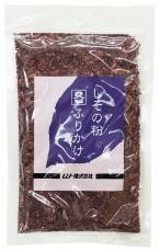 和歌山県産の赤しそを塩漬けし、天日干しにて乾燥させ、細粉しました。ふりかけ、おむすび、しそピラフに。◆赤しそを乾燥させ、自然塩を加え細粉した、しその粉です。◆香り豊なしその風味が生きており、抜群のおいしさです。◆しそ：和歌山県産、梅酢：奈良県産 【食べ方・使用方法】 ☆ふりかけとして。 ☆おむすびに。 ☆しそピラフに。 ☆ドレッシングに入れたり、コンソメスープに浮かしたり・・・。 【保存方法・その他】 ＊直射日光・高温多湿を避けて冷暗所に保存してください。 原材料：しそ（和歌山県産）、梅酢、食塩 【開封前賞味期限】製造日より6ヶ月【栄養成分】100gあたりエネルギー 191kcal たんぱく質 11.6g 脂質 4.1g 炭水化物 27.0g ナトリウム 15.7g 販売元：ムソー
