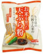 岐阜県産のお米の粉を主原料に、北海道産契約栽培の馬鈴薯でん粉、有機チクピー豆を粉末などを使用した天ぷら粉です。◆小麦や卵は使用しておりません。◆桜井食品社の小麦を使った天ぷら粉と比較して、衣の油吸収は約60％カットになります。◆サクサク、カラッと揚がります。◆食塩相当量：1．5g（100gあたり）【食べ方・使用方法】1.天ぷら粉100gに対し、水180ccを滑らかになるまで混ぜ合わせます。2.揚げる温度は170℃〜180℃（油に落としたころもが中間まで沈み、すぐ浮き上がってくる程度）が適温です。3.よく水気を切った具材にころもをつけて揚げます。4.ころもが固まり、泡が小さくなれば出来上がりです。※ドーナツやアメリカンドックの揚げ菓子など天ぷら粉を練った生地が膨張して油がとびちり、やけどの危険がありますので、ご注意ください。☆天ぷら専用の粉です。ドーナツやアメリカンドッグなどの揚げ物には使わないでください。☆油はねの原因になりますので、水気の多いものは良く拭き取ってください。【保存方法・その他】＊高温多湿・直射日光を避けて保存して下さい。原材料：米粉、馬鈴薯でん粉、有機チクピー豆粉末、食塩、膨張剤（重曹） 【賞味期限】開封前：12ヵ月/開封後：吸湿・虫害等を防ぐ為に袋を密閉し、なるべく早くお使いください。 販売元：桜井食品