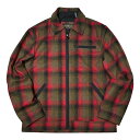 PENDLETON ペンドルトン MT HOOD JACKET RED/OLIVE PLAID CM064-83274 150年以上続く老舗ブランドPENDLETONより、防水性と防風性のあるウール混紡で作られたボリュームたっぷりのメンズジャケットです。 裏地キルティング仕様。FRONTはZIP＋内フラップで隙間風をブロック。オリジナルのメタル製ZIP TOPやボタンなどこだわった作り。表側は左胸、両サイドのポケット。内ポケットも2ヶ所で収納も抜群です。 SLEEVE部分までキルティングが入っているので防寒製もバッチリのジャケット。 表地：ウール60％ ポリエステル40% 裏地：ポリエステル100% SIZE M-着丈71CM 身幅59CM 肩幅48CM SIZE L-着丈72CM 身幅63CM 肩幅50CM SIZE XL-着丈73CM 身幅67CM 肩幅53CM　