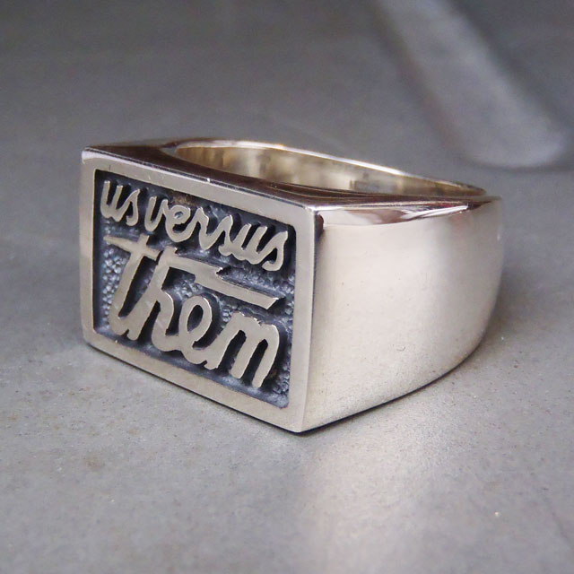 US VERSUS THEM アスバーサスゼム "MAGNUM" SILVER RING INDONESIAのSWEDAとのコラボレーションリング 限定販売　シリアルナンバー入り RING本体裏側にもナンバリングが打ってあります SIZEは US9(18号）と US10(20号）の2サイズになります　