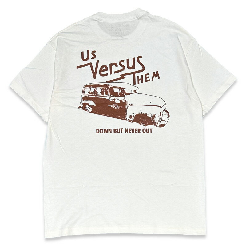 Rakuten - US VERSUS THEM アスバーサスゼム -DOWN BUT NEVER OUT- TEE Tシャツ CREAM