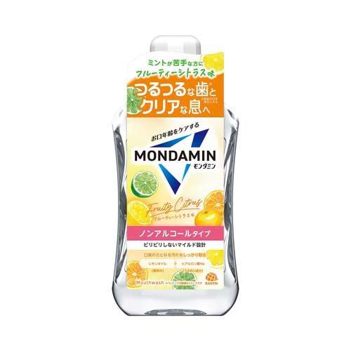 2個セット3個セット4個セット5個セット6個セット12個セット※商品リニューアル等によりパッケージ及び容量は変更となる場合があります。ご了承ください。 名称 モンダミン マウスウォッシュ フルーティシトラス ノンアルコール 1000ml 内容量 1000ml 使用方法・用法及び使用上の注意 毎日の歯みがきに加え、適量約20mL（キャップ半分の線）を口に含み、20秒から30秒程すすいでから吐き出す。（使用後のすすぎは不要）【注意事項】・内服液ではないので飲まない。・直射日光を避け、乳幼児の手の届かない所に保管する。・口中の異常、発疹、かゆみ等の症状が現れた場合は使用を中止し、医師に相談する。・時間とともに液色が変化する場合があるが、品質には問題ない。 成分・分量 溶剤：水・湿潤剤：グリセリン・溶剤：PG・湿潤剤：ヒアルロン酸Na・矯味剤：キシリトール、グリチルリチン酸2K、サッカリンNa・洗浄補助剤：ステアレス-20、三リン酸5Na・洗浄剤：セテス-25・pH調整剤：リン酸Na、リン酸2Na・保存剤：フェノキシエタノール、メチルパラベン、セチルピリジニウムクロリド・香料（フルーティーシトラスタイプ） 発売元、製造元、輸入元又は販売元、消費者相談窓口 アース製薬101-0048 東京千代田区田司町2丁目12番1号0120-81-6456 原産国 日本 商品区分 化粧品 広告文責　株式会社クスリのアオキ,,