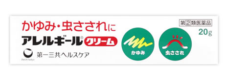 お買い上げいただける個数は5個までです リニューアルに伴いパッケージ・内容等予告なく変更する場合がございます。予めご了承ください。 名　称 第一三共ヘルスケア　アレルギールクリーム　20g　【第(2)類医薬品】 内容量 20g 特　徴 1．虫さされなどのかゆみに、早く、すぐれた効果のあるかゆみ止めクリームです。 2．局所麻酔剤 塩酸リドカインをはじめ、消炎・鎮痒作用のある副腎皮質ホルモン剤 プレドニゾロン酢酸エステル、抗ヒスタミン剤 クロルフェニラミンマレイン酸塩、殺菌剤 クロルヘキシジン塩酸塩などの成分を配合しています。 3．虫さされのみならず、はげしいかゆみや炎症を伴う皮膚症状にすぐれた効果が期待できます。 4．バニシングタイプのクリームですから、塗布したあと、ベタつかず、皮膚によく浸透し、使用感もさわやかです。 効　能 効　果 かゆみ、虫さされ、あせも、じんましん、かぶれ、しもやけ、かみそりまけ、湿疹、皮膚炎 用法・用量 ＜使用方法＞ 1日1〜数回、適量を患部に塗布して下さい。 ＜用法・用量に関連する注意＞ 1.用法を厳守して下さい。 2.小児に使用させる場合には、保護者の指導監督のもとに使用させて下さい。 3.目に入らないよう注意して下さい。万一、目に入った場合には、すぐに水又はぬるま湯で洗って下さい。なお、症状が重い場合には、眼科医の診療を受けて下さい。 4.外用にのみ使用して下さい。 成分 本剤は、特異な芳香があるほとんど白色の製剤で、100g中に次の成分を含有しています。 塩酸リドカイン・・・3g （かゆみ・痛みをすみやかにしずめます。） クロルフェニラミンマレイン酸塩・・・1g （かゆみをしずめます。） プレドニゾロン酢酸エステル・・・0.125g （かゆみ・炎症をやわらげます。） クロルヘキシジン塩酸塩・・・0.2g （かき傷などの化膿を防ぎます。） サリチル酸メチル・・・2g （熱をとり、痛みをしずめます。） L-メントール・・・0.5g （かゆみをしずめます。） d-カンフル・・・0.5g （痛み・かゆみをしずめます。） 添加物：流動パラフィン、ミリスチン酸イソプロピル、ステアリン酸、セタノール、グリセリン脂肪酸エステル、ステアリン酸ポリオキシル、パラベン、プロピレングリコール、エデト酸Na 区　分 指定第2類医薬品 ご注意 ＜してはいけないこと＞ (守らないと現在の症状が悪化したり、副作用が起こりやすくなります) 1.次の部位には使用しないで下さい (1)水痘(水ぼうそう)、みずむし・たむし等又は化膿している患部 (2)目の周囲、粘膜(例えば、口唇等) 2.顔面には、広範囲に使用しないで下さい。 3.長期連用しないで下さい ＜相談すること＞ 1.次の人は使用前に医師、薬剤師又は登録販売者に相談して下さい (1)医師の治療を受けている人 (2)妊婦又は妊娠していると思われる人 (3)薬などによりアレルギー症状を起こしたことがある人 (4)患部が広範囲の人 (5)湿潤やただれのひどい人 2.使用後、次の症状があらわれた場合は副作用の可能性がありますので、直ちに使用を中止し、添付文書を持って医師、薬剤師又は登録販売者に相談して下さい。 （関係部位・・・症状） ●皮ふ・・・発疹・発赤、かゆみ、はれ ●皮ふ(患部)・・・みずむし・たむし等の白癬症、にきび、化膿症状、持続的な刺激感 3.5-6日間使用しても症状がよくならない場合は使用を中止し、添付文書を持って医師、薬剤師又は登録販売者に相談して下さい。 ■保管及び取扱い上の注意(1)直射日光の当たらない湿気の少ない涼しい所に密栓して保管して下さい。 (2)小児の手の届かない所に保管して下さい。 (3)他の容器に入れ替えないで下さい(誤用の原因になったり、品質が変わります。) (4)使用期限を過ぎた製品は使用しないで下さい。 ◆本品記載の使用法・使用上の注意をよくお読みの上ご使用下さい。 製造販売元 第一三共ヘルスケア株式会社 東京都中央区日本橋3-14-10 お問合せ 第一三共ヘルスケア株式会社 お客様相談室 電話 03(5205)8331 受付時間 9：00-17：00(土、日、祝日を除く） 広告文責 株式会社ツルハグループマーチャンダイジング カスタマーセンター　0852-53-0680 JANコード：4987081018383　