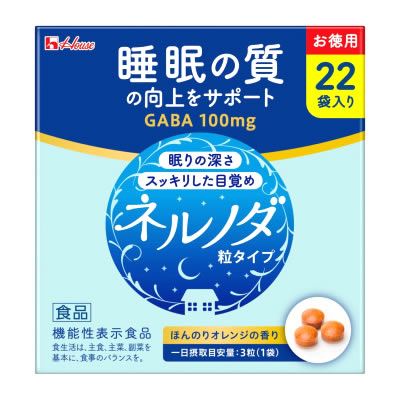 リニューアルに伴いパッケージ・内容等予告なく変更する場合がございます。予めご了承ください。 名　称 ネルノダ　粒タイプ 内容量 15.8g(3粒×22袋) 特　徴 ◆GABA 100mg 睡眠の質の向上をサポート ◆ネルノダには、眠りの深さを促し、すっきりした目覚めの向上に役立つ機能や、仕事や勉強などによる一時的な疲労感や精神的ストレスを緩和する機能をもつ機能性関与成分GABAを100mg配合。 ◆その他成分として、ヒハツ抽出物7.5mgとショウガ抽出物4mgの2種のスパイス抽出物やビタミンB2、B6、B12を配合しています(注:機能性関与成分ではありません)。 ◆ほんのりオレンジの香りで飲みやすさ向上。 ◆機能性関与成分：GABA 100mg ◆届出番号：H1209 ◆【届出表示】本品にはGABAが含まれます。GABAは睡眠の質 (眠りの深さ、すっきりとした目覚め)の向上に役立つ機能や、仕事や勉強などによる一時的な疲労感や精神的ストレスを緩和する機能があることが報告されています。 ◆本品は、事業者の責任において特定の保健の目的が期待できる旨を表示するものとして、消費者庁長官に届出されたものです。 ただし、特定保健用食品と異なり、消費者庁長官による個別審査を受けたものではありません。 ◆本品は、疾病の診断、治療、予防を目的としたものではありません。 ◆食生活は、主食、主菜、副菜を基本に、食事のバランスを。 原材料 麦芽糖(国内製造)、GABA、ヒハツエキスパウダー、ショウガエキスパウダー/セルロース、クチナシ色素、ステアリン酸カルシウム、微粒二酸化ケイ素、V.B6、V.B2、光沢剤、香料、V.B12 栄養成分表示 3粒(0.72g)当たり エネルギー 2.9kcal、たんぱく質 0.12g、脂質 0-0.050g、炭水化物 0.54g、食塩相当量 0-0.011g、ビタミンB2 3.0mg、ビタミンB6 6.0mg、ビタミンB12 2.4-10.1μg ・機能性関与成分：GABA　100mg ・その他成分:ヒハツ抽出物 7.5mg、ショウガ抽出物 4mg（注：機能性関与成分ではありません。） 区　分 機能性表示食品/GABA含有加工食品 ご注意 ◆本品記載の使用法・使用上の注意をよくお読みの上ご使用下さい。 販売元 ハウスウェルネスフーズ株式会社　兵庫県伊丹市鋳物師3-20 お問い合わせ　電話：0120-80-9924 広告文責 株式会社ツルハグループマーチャンダイジング カスタマーセンター　0852-53-0680 JANコード：4530503892049