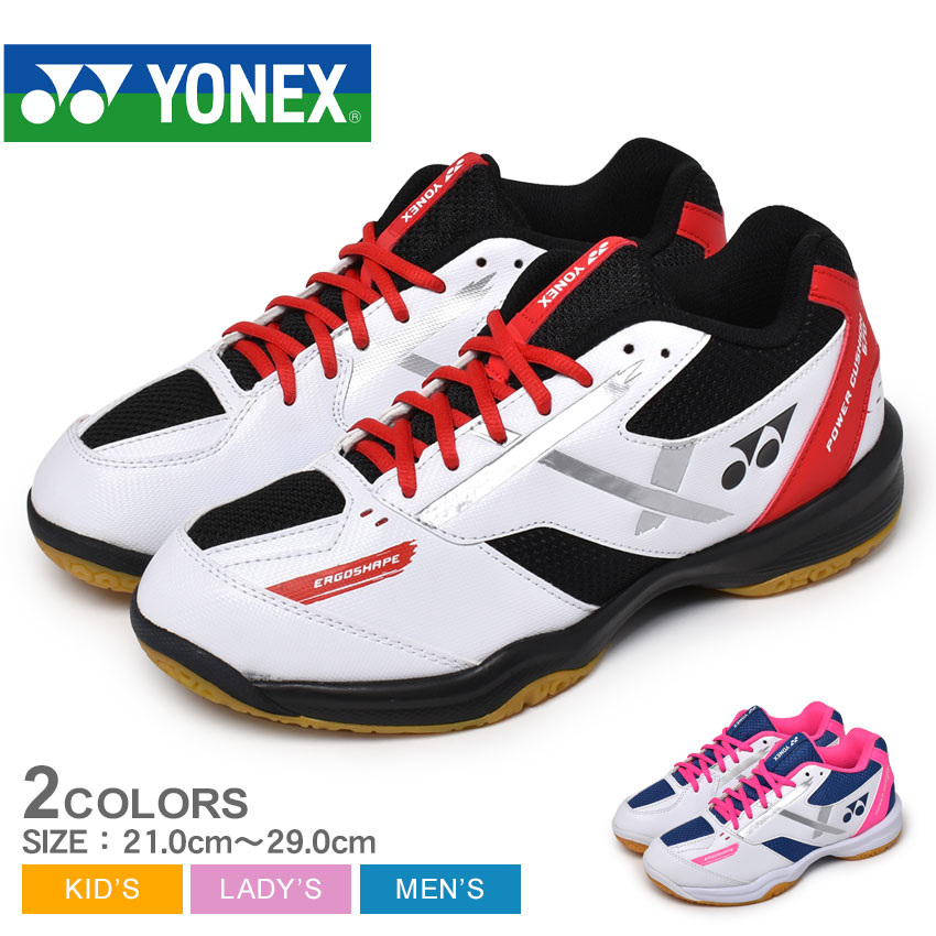 《アイテム名》 YONEX ヨネックス バドミントンシューズ パワークッション 670 SHB670 メンズ レディース キッズ 《ブランドヒストリー》 1958年、創業者・米山稔が木製品の製造販売を行う米山製作所を創業。 67年ヨネヤマラケット、74年ヨネックススポーツと改称し、 82年に現社名のヨネックスになりました。バドミントンやテニス用品を主力に圧倒的なシェアを誇り、現在ではゴルフ・サッカーなど幅広いスポーツ事業に力を入れています。 《アイテム説明》 ヨネックス(YONEX)より、「パワークッション 670」です。グリップ性が向上し、安定したフットワークを可能にしたバドミントンシューズ。着地時に受ける衝撃を和らげながら、そのエネルギーを次のフットワークに変換するパワークッションを搭載。 《カラー名/カラーコード/管理No.》 01.ホワイト×ピンク/062/"16175031" 02.ホワイト×レッド/114/"16175032" メーカー希望小売価格はメーカーサイトに基づいて掲載しています。 製造・入荷時期により、細かい仕様の変更がある場合がございます。上記を予めご理解の上、お買い求め下さいませ。 関連ワード： 男の子 女の子 子ども スニーカー バドミントン ランニング トレーニング シューズ スポーツ 靴 運動 ローカット シンプル 機能性 クッション性 安定性 カジュアル 人気 運動靴 習い事 クラブチーム date 2022/02/18 店内検索用：21.0cm 21.5cm 22.0cm 22.5cm 23.0cm 23.5cm 24.0cm 24.5cm 25.0cm 25.5cm 26.0cm 26.5cm 27.0cm 27.5cm 28.0cmItem Spec ブランド YONEX ヨネックス アイテム バドミントンシューズ スタイルNo SHB670 商品名 パワークッション 670 性別 メンズ レディース キッズ ジュニア 子供 原産国 Indonesia 他 素材 アッパー：人工皮革ミッドソール：合成樹脂アウトソール：ゴム底 重量 片足：26.0cm　約 277g 着用時のサイズ感 細身、普通の方 標準サイズ 甲高、幅広の方 1サイズ大きめ こちらのアイテムの足入れは標準です。 ※上記サイズ感は、スタッフが実際に同一の商品を着用した結果です。 スタッフ着用の為、個人差があります。参考としてご確認ください。 サイズについて詳しくはこちらをご覧下さい。 当店では、スタジオでストロボを使用して撮影しております。商品画像はできる限り実物を再現するよう心掛けておりますが、ご利用のモニターや環境等により、実際の色見と異なる場合がございます。ご理解の上、ご購入いただけますようお願いいたします。