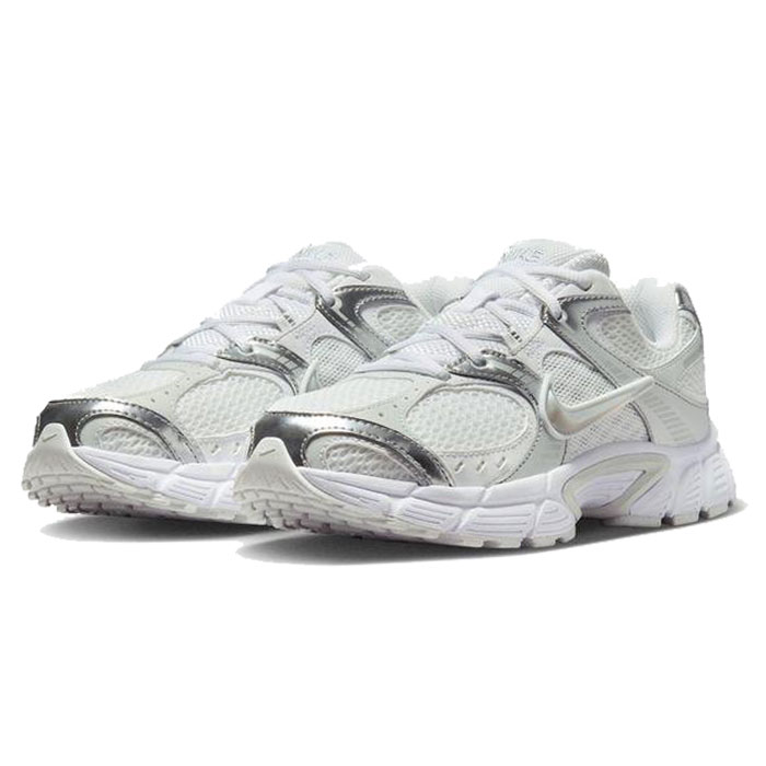 NIKE ナイキ V5 RNR HQ7901 メタリックプラチナ レディース スニーカー ランニングシューズ ダッドスニーカー 軽量 クッション メッシュ 通気性 ウォーキング カジュアル ストリート 通勤 通学 HQ7901-112