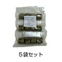 内容量 240g（20g×12個） サイズ (約)25mm角 有効期間 (約)2ヶ月（天候により前後します） 素材・材質 木酢液、木タール、ニンニク、セラミックセメント 製造国 日本 備考 非農耕地用。 花木の傍で使用しても問題はありませんが、蝶や蜂も近付かなくなりますので、結実しません。 また、色やニオイがつく場合がございます。 セット購入がおトクです！ ネコチューニゲール 約20g×12個入り 一袋あたり24m設置可能 1袋 &yen;2,610 2袋セット &yen;5,000 3袋セット &yen;7,400 4袋セット &yen;9,600 5袋セット &yen;11,900 6袋セット &yen;14,100イヤ〜な臭いで害獣・害虫を追い払う 【ネコチューニゲール】 イヤ〜な臭いで追い払う 害獣・害虫忌避剤 天然素材100％！安心、安全です。一度設置すると約2ヶ月間有効です。 （大雨降雨の場合、成分が流れて効果が無くなります） 人工的に山火事の臭いを再現！害獣、害虫が本能的に危険な場所と認識し遠ざかります。 用途 害獣 ノライヌ、ノラネコ、ネズミ、ヘビ、イタチ、キツネ、タヌキ、コウモリ、モグラ、シカ、イノシシなど 害虫 ムカデ、ナメクジ、ヤマビル、ハチ、ブヨ、カ、ゴキブリなど 使い方は、簡単！ 1.対象動物・害虫が出没する場所に1個を約2mおきに設置してください。 2.対象動物・害虫が既に地中にいる場合（モグラ等）は徐々に移動させることが大切です。まずは、約2mおきに直線状に置きます。そして、次々と平行した直線を増やしていくことによって、当該エリアから忌避することができます。 3.対象動物・害虫が屋内にいる場合（ムカデ等）は押入れ、台所、天井、床下などに設置するのが効果的です。アルミホイルなどで皿を作り設置します。 使用上の注意 ・花が咲き、実のなる作物の近くでは使用しないでください。 　蝶やハチが来なくなりますので結実しません。 ・モグラ対策でご使用の場合は樹木などの移植前にご使用ください。 ・雨などがかかると成分が溶け出します。 ・衣服や靴などに触れるとにおいやシミが残り取れなくなります。 　また、コンクリートなどの上に直接設置した場合も溶け出した成分でシミが残りますのでご注意ください。 ・餌付けされた動物、ペットには効果はありません。 ・また、生まれたての動物にも効果があらわれにくい場合があります。 ・使用後は土に戻ります。 ・表面の白い粉はカビではありません。