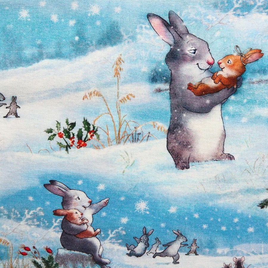 輸入 キャラクター生地 布 USAコットン スノープレイ DDC9586-blue-D マイケルミラー クリスマス ウサギの雪遊び 商用利用可能