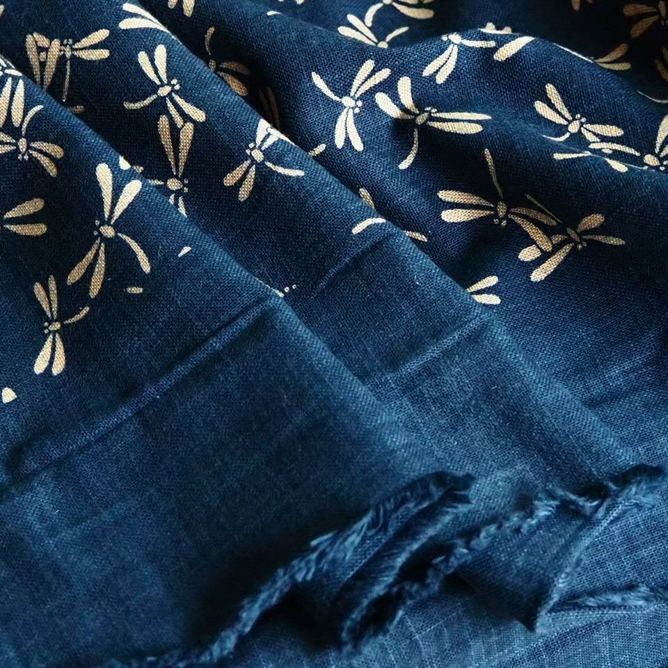 和柄 生地 布 藍染め調 ムラ糸 捺染プリント とんぼ KP7090−26A紺色 JAPAN FABRIC...