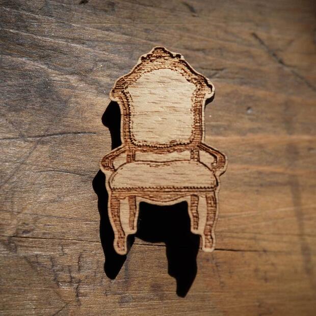 楽天京の恵み【木tch】クルミの木・ブローチ　my longing chair（憧れの椅子）