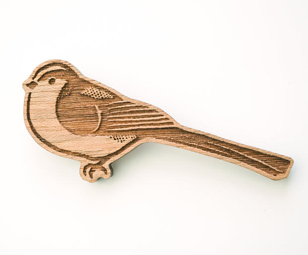 【木tch】クルミの木・ブローチ long-tailed tit（エナガ）