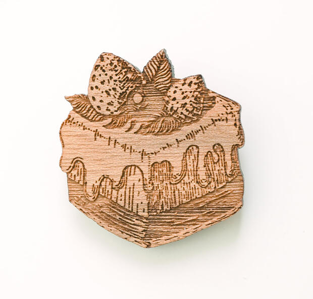 【木tch】クルミの木・ブローチ sponge cake（ショートケーキ）