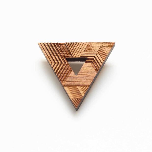 【木tch】クルミの木・ブローチ truss（トラス）