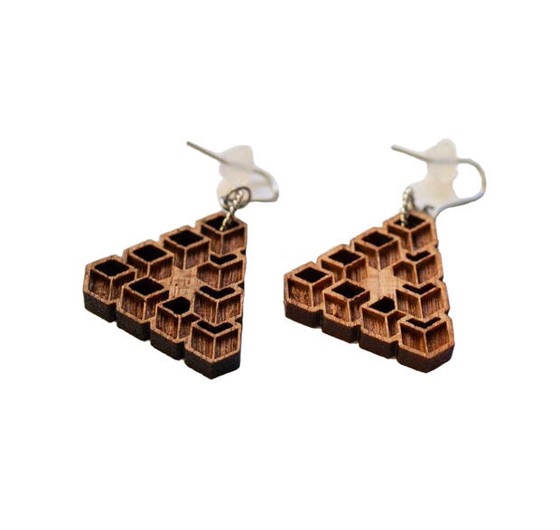 【木tch】クルミの木・ピアス（ハング）三角形の構造体