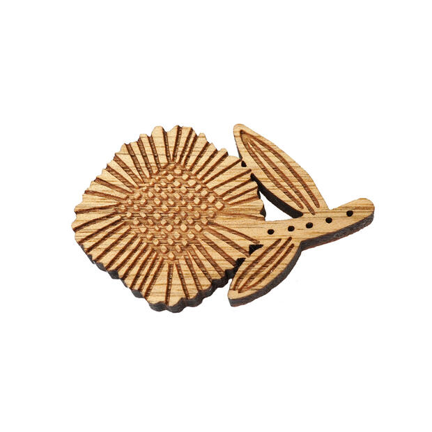 【木tch】クルミの木・ブローチ ガーベラ（gerbera）