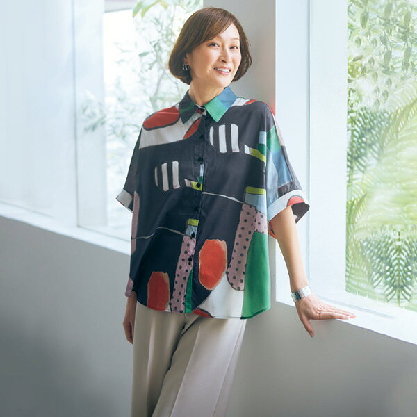 ブラウス シャツ レディース おしゃれ 春夏 ミセス シニア ファッション 40代 50代 60代 70代 80代 綿100％水彩風イラストブラウス kyo-tsu-10111794 京都通販 ミセスのファッション館 サンプル画像2