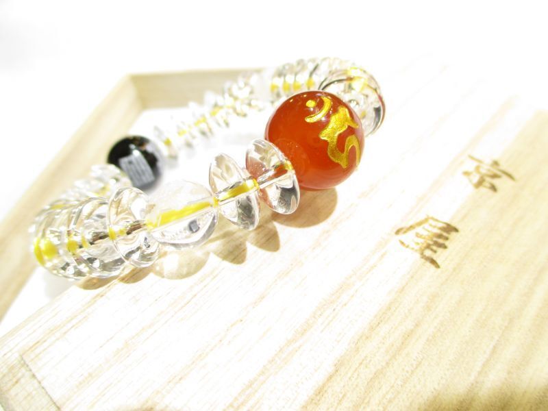 パワーストーン・京都/【本式数珠風(二親玉・四天)】【不動明王・守護梵字(カーン)彫刻カーネリアン】【般若心経彫刻オニキス】親玉16mm【四神獣(玄武・青龍・朱雀・白虎)彫刻本水晶】四天【そろばん珠本水晶】ブレスレット【天然石の京屋】