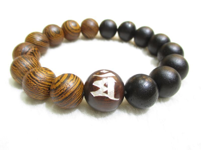 パワーストーン・京都【高品質天然木(日本国内加工)】【守護梵字マン(文殊菩薩)】彫刻【紫檀】親玉16mm..