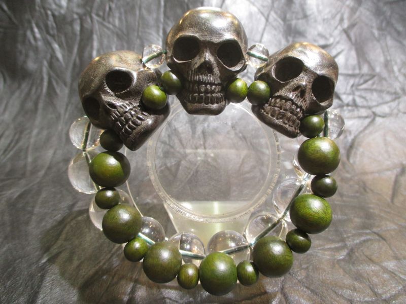 パワーストーン・京都/【究極の邪気払い、復活、再生】【髑髏(スカル)】3親玉一級職人手彫り、特大38mm【縞黒檀(シマコクタン)】【リグナム生命樹(緑檀)】【本水晶】オリジナル2連ブレスレット【伏見の京屋】