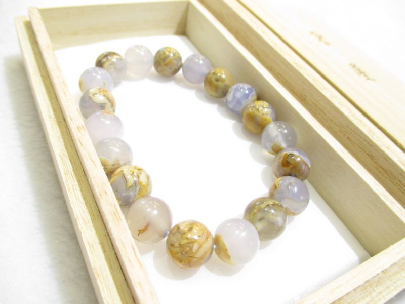 パワーストーン・京都/【人間関係の修復、精神の安定】【レア高品質1点もの】【母岩付きナチュラルブルー・カルセドニー】10mm、≪レディースサイズ≫ブレスレット≪NCB-001≫桐箱付【伏見の京屋】