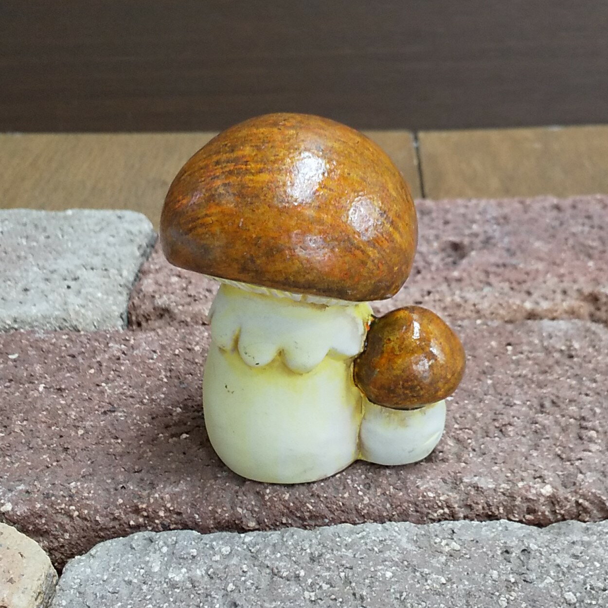 《★数量限定オーナメント》オーナメント [852-1210] 2個セット きのこ キノコ mushroom ガーデン雑貨 陶器 インテリア雑貨 アンティーク 置物 可愛い カントリー ガーデンアクセサリー ガーデニング 秋 autumn (サイズ 高さ 6.5~7.0cm 幅5.0~6.0cm)