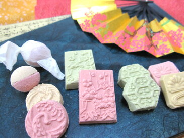 和三盆糖 御干菓子 (大)【10個セット】和三盆 お干菓子 送料無料 送料込み 日本のお土産 京都のお土産 京菓子 和菓子 お供え お祝い 内祝 香典返し 粗供養 お土産 お返し ギフト プレゼント 詰め合わせ 老舗 母の日 【楽ギフ_のし】 【楽ギフ_包装】 敬老の日 10P03Dec16