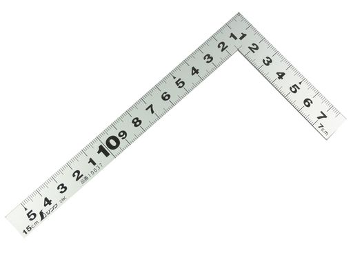 製品サイズ:160(80)x15x1.0mm 製品重量:26g 〈角部形状〉:同厚 〈直角度〉:100mmにつき0.1mm以下 〈長さの許容差〉:プラスマイナス0.2mm 〈材質〉:ステンレス 目盛: 【表目盛】〈長枝〉外目盛:15cm 内目盛:10cm〈短枝〉外目盛:7.5cm 内目盛:7cm 【裏目盛】〈長枝〉外目盛:5寸 内目盛:3寸〈短枝〉外目盛:2.5寸 内目盛:2寸 腰袋に入るサイズなので持ち運びに便利です。