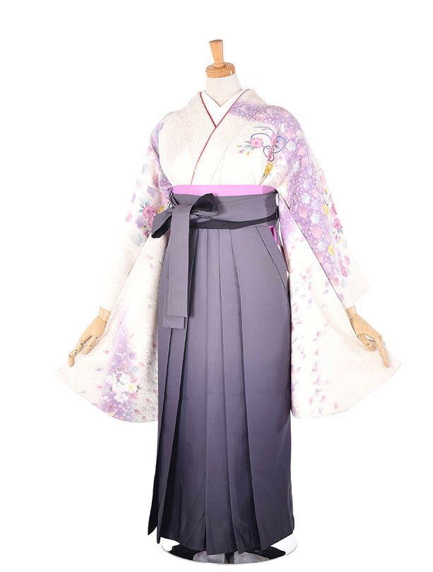 商品情報素材着物：正絹袴：化繊サイズ身長148cm~153cm肩裄:約66cm 袖丈:約74cm　袴丈:約87cmセット内容着物・袴・袖なし襦袢・半幅帯・草履・足袋・腰紐4本・和装ベルト・帯板・伊達〆2本・えり芯こちらの商品の長襦袢は、袖なしタイプになります。肌襦袢は付属いたしませんのでキャミソールなどの袖の無い肌着をご用意ください。履物はご自身でご用意ください。ブーツブーツを履かれる場合は、適応身長を5cm低くお選びください。ブーツはセットに含まれませんのでお客様ご自身でご用意下さい。掲載画像について実際の商品になるべく近い色を表現しておりますが、お客様のご覧になるモニターや環境により、実際の色・質感が若干異なる場合がございます。ご容赦下さいませ。詳細簡単なサイズ調整が必要な場合があります。 帯・小物は、季節年代にあわせてコーディネートさせていただきます。【レンタル】小学生卒業式袴 女児 148cm~153cm 白 紫 レンタル 卒業式 子供着物 小学生 小学校 ジュニア キッズ 前撮り 七五三 姉妹 子供 貸衣裳 送料無料 フルセット 緑 13歳詣り 10才着物 【レンタル】 小学生卒業式袴 女児 148cm~153cm 白 紫 レンタル 卒業式 子供着物 小学校 ジュニア キッズ 七五三 姉妹 子供 送料無料 フルセット 緑 13歳詣り 10才着物 【レンタル】往復送料無料 新品足袋プレゼント フルセットレンタル 身長148cm~153cm正絹の白地に淡い紫の小花が優しい印象で着こなせるお着物とグラデーションの袴が可愛い袴セットです。 かわいいお着物で楽しい卒業式をお迎えください！ ご利用日の2日前にお届けします。3