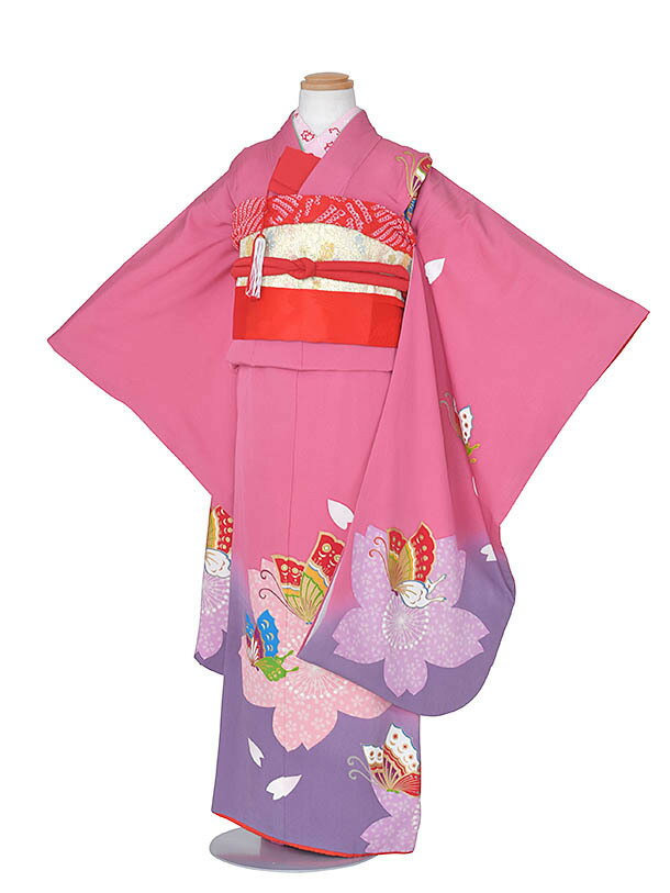 商品情報素材正絹サイズ■身丈:133cm 肩裄54cm 袖丈:73cm※標準サイズに調整済です。※簡単なサイズ調整(腰紐にて)が必要な場合があります。※小物はこちらでコーディネートさせて頂きます。掲載画像について実際の商品になるべく近い色を再現しておりますが、お客様のご覧になっているモニターや環境により、実際の色・質感等が若干異なる場合がございます。ご容赦下さいませ。コーディネートについて※小物は着物に合わせてコーディネートさせて頂きます。帯結び帯長襦袢袖なし長襦袢【レンタル】七五三レンタル フルセットレンタル 753レンタル(7歳女児) 正絹 ピンク 蝶 7歳 フルセット 女の子 七歳 着物 七五三レンタル 前撮り 七五三 子供 七五三 レンタル お正月 新品足袋プレゼント 往復送料無料 新品足袋プレゼント 753 【レンタル】七五三レンタル フルセットレンタル 753レンタル(7歳女児) 正絹 ピンク 蝶 7歳 フルセット 女の子 七歳 着物 前撮り 子供 お正月 送料無料 足袋プレゼント 753 【レンタル】ピンクとパープルの組み合わせが印象的 しっかりした正絹の生地に桜と蝶々の大柄な柄が鮮やかなピンクに映えるお着物です。裾のグレーかかったパープルのグラデーションで幼すぎないちょっぴり大人な7歳お祝い着です。 新品足袋・髪飾りまでついたフルセットレンタルです。素敵なお着物で楽しい七五三をお迎え下さい。 ご利用日の2日前にお届けします。3