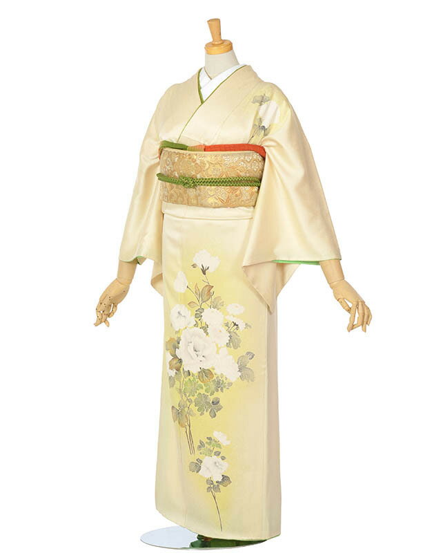 商品情報素材正絹サイズ裄/65cm　袖丈/52cm　前幅25cm　後幅/30cm　身丈155cm7号〜13号掲載画像について実際の商品になるべく近い色を再現しておりますが、お客様のご覧になっているモニターや環境により、実際の色・質感等が若干異なる場合がございます。ご容赦下さいませ。コーディネートについて帯・小物は、季節年代にあわせてコーディネートさせていただきます身長145cm~155cm【レンタル】訪問着 附下 レンタル フルセットレンタル 黄色 七五三母 ママ 既婚着物 結婚式 入学式 卒業式 およばれ 式典着物 正絹 ママ着物 お茶会 お宮参り 母着物 正絹着物 送料無料 新品足袋プレゼント 145cm~155cm 【レンタル】附下 付け下げ フルセットレンタル 黄色 七五三母 ママ 既婚着物 結婚式 入学式 卒業式 およばれ 式典着物 正絹 ママ着物 お茶会 正絹着物 【レンタル】淡い黄色のグラデーションに白の牡丹が華やかなお着物です。 やわらかな光沢が美しい、淡黄緑の正絹訪問着。明るくやさしい地色に、白を基調とした芍薬の花が上品に描かれ、華やかさと落ち着きを兼ね備えた一着です。裾にかけて流れるような花模様が、優雅で洗練された印象を演出します。お宮参り、七五三、卒業式・入学式、親族の結婚式など、さまざまなシーンに対応。身長145〜155cm前後の方におすすめのサイズです。コーディネートはプロにお任せいただけるので、初めての方も安心してご利用いただけます。 美しい着物姿で楽しい1日をお過ごし下さい。 ご利用日の2日前にお届けします。3
