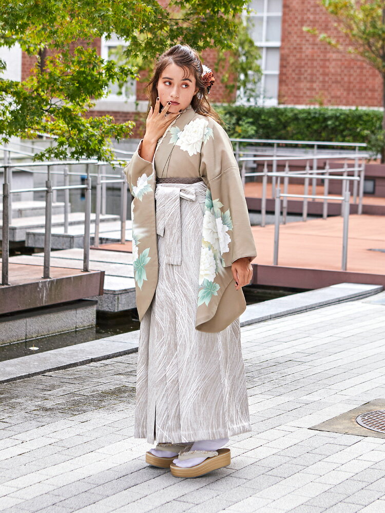 【Vcinq】卒業式 袴 フルセット レンタル 大学生 学生 先生 レディース 着物 ベージュ 貸衣装 謝恩会 袴セット 袴レンタル はかま ハカマ 袴 セット 女性 二尺袖 フルレンタル 往復送料無料 和服 hakama rental 着物レンタル くすみ系 アースカラー 【74039】【レンタル】