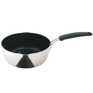 【匠味（たくみ）】ゆきひら20cm　[送料無料　日本製　多層鋼鍋　ふっ素樹脂加工　ガス火、IH対応　正規取扱品　ウルシヤマ金属　UMIC]　PFOAフリー