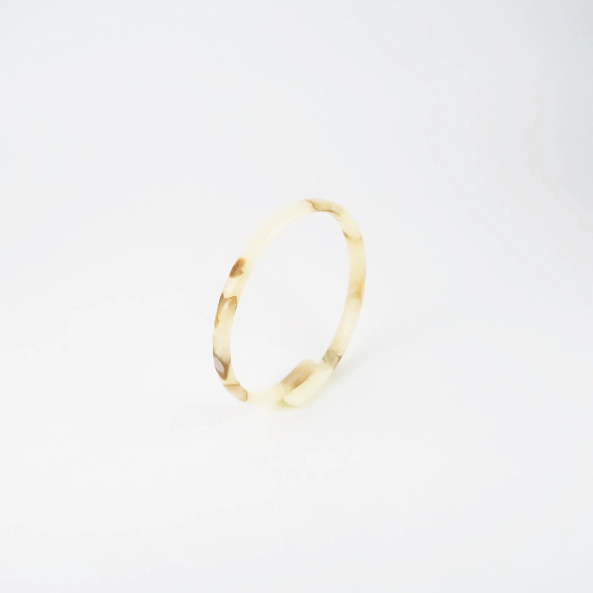 【メール便1通につき2個まで】 キッソオ ブレスレット CQ1 アイボリー メガネ素材のブレスレット KISSO..