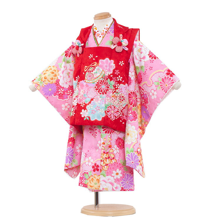 ※その他、ご要望などございましたら後に発信されますメールにご記載下さい。 ※キャンペーン対象外の商品もございますので、ご確認ください。 ※キャンペーンは不定期に変更となります。 ご注文時でのキャンペーン適用とします。ご了承くださいませ。着物レンタル/753/七五三レンタル 着物レンタル/七五三レンタル（3歳女の子） 3088 ピンク色/華 【品　　番】 3088 【素　　材】 表地：化繊　／　裏地：化繊 【レンタル内容】 着物・被布コート・半襦袢・草履・足袋・腰ひも2本・巾着・髪飾り 【レンタル期間】 ご利用日2日前にお届け致します。返却は、ご利用日翌日15時ご返却お手続き下さい。（3泊4日） &nbsp;【サイズ】 3歳用90〜100cm 裄→約40cm 着丈→約75cm ※画像のコーディネートのお届けになります。 ※裄丈のサイズ直しをされた場合は必ず到着時の寸法に戻してご返送ください。 【備　　考】 商品の色、柄はインターネット環境・モニターの違いなどにより、現物と若干、異なる場合があります。あらかじめご了承ください。 【お問い合わせ先】 メールにてお問い合わせ下さい。 E_Mail：info@santokubiken.com ※メールでのお問い合わせには、商品番号・氏名のご記入をお願い申し上げます ★レンタル内容 着物・被布コート・半襦袢・草履・足袋・腰ひも2本・巾着・髪飾り ＊下着（肌襦袢）は入っておりません。キャミソールやU首半そでシャツをご用意ください。 ＊巾着・草履・髪飾りのデザインは、それぞれのお衣装により変わります。 着物レンタル/七五三レンタルの「京都ちりめんや」では、 お子様の晴れの日を祝う、お宮参りの産着（初着・熨斗目・掛け着物） ブランド産着・七五三の着物等、豊富な品揃えで、みなさまをお待ち申し上げております。